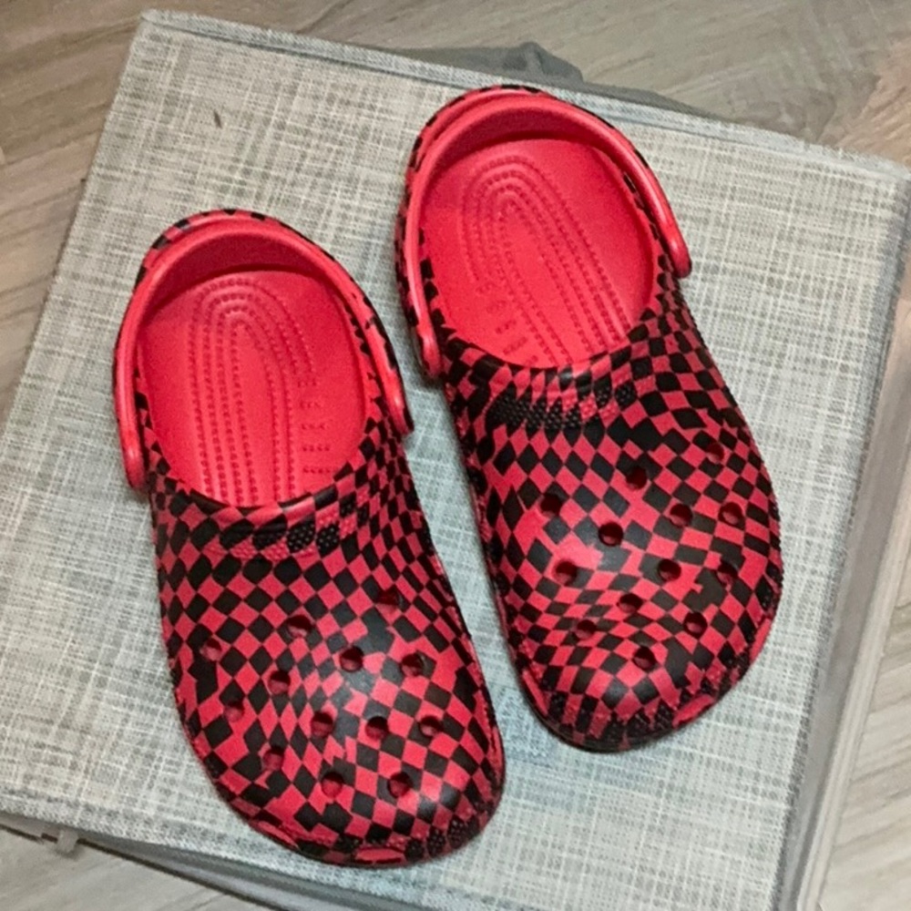 Crocs Checkred Clog Red Women Size 7
